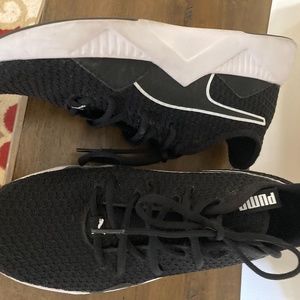 Nearly new Puma athletic shoes
